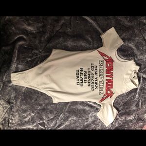 I am selling a fashion nova body suit .